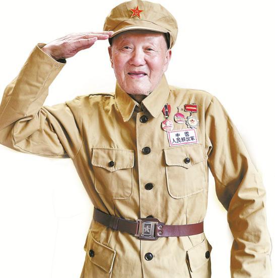 张富清：共和国勋章”获得者